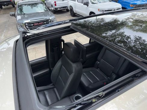 Used 2021 Chevrolet Tahoe Z71 w/ Luxury Package AWD/4WD image 13