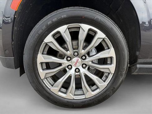 Used 2023 GMC Yukon Denali w/ Denali Reserve Package image 27
