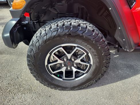 Used 2024 Jeep Wrangler Rubicon image 18