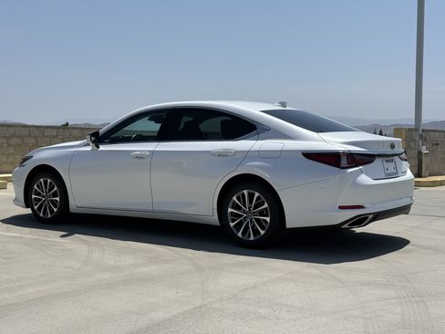 Certified 2024 Lexus ES 350 w/ Accessory Package (Z2) FWD image 9