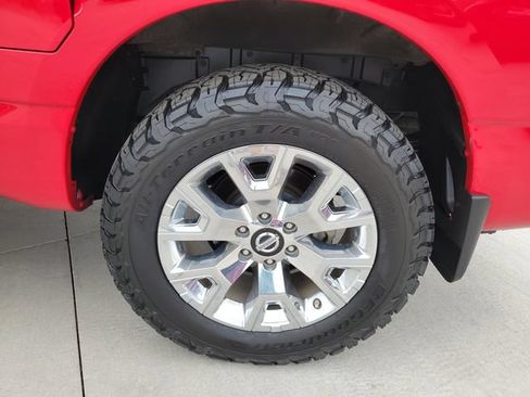 Used 2021 Nissan Titan SV w/ SV Convenience Package AWD/4WD image 17