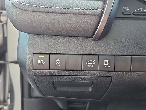 Used 2022 Toyota Camry SE image 19