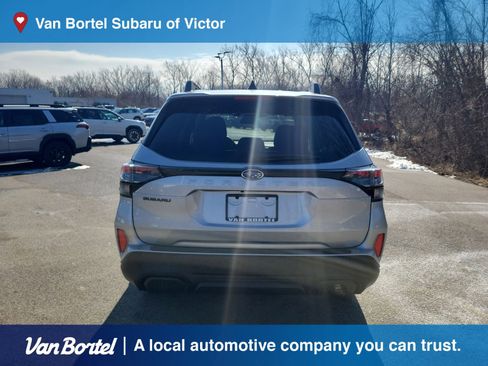 Used 2025 Subaru Forester Premium image 4