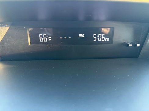 Certified 2023 Subaru Forester Base image 40