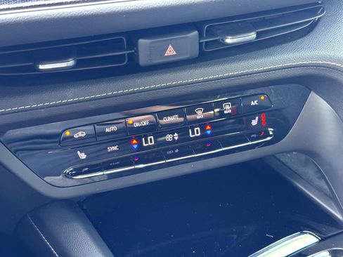 Used 2022 Buick Envision Essence w/ Sport Touring Package image 25