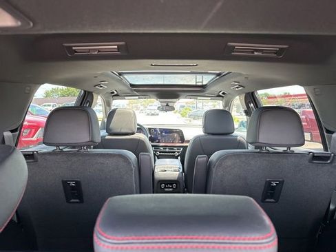 Used 2026 Chevrolet Traverse Z71 w/ LPO, Floor Liner Package AWD/4WD image 8