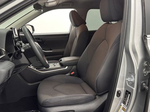 Used 2024 Toyota Highlander LE image 15