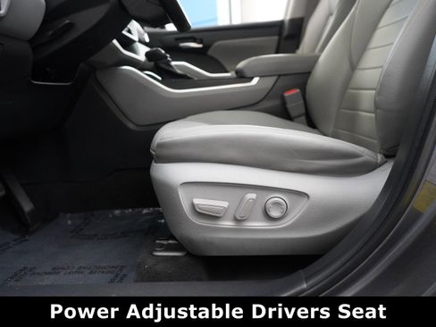 Used 2023 Toyota Highlander XLE image 12