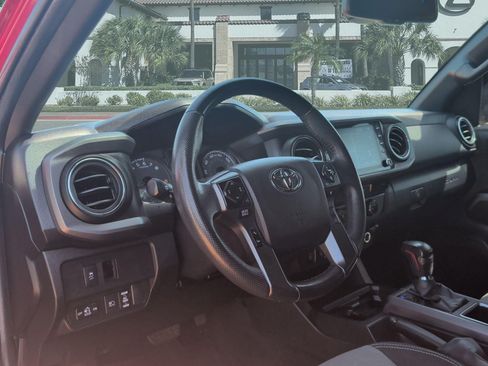 Used 2023 Toyota Tacoma TRD Off-Road w/ Technology Package AWD/4WD image 12