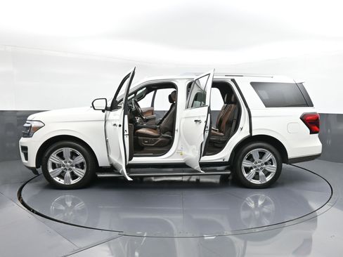 Used 2023 Ford Expedition King Ranch image 39