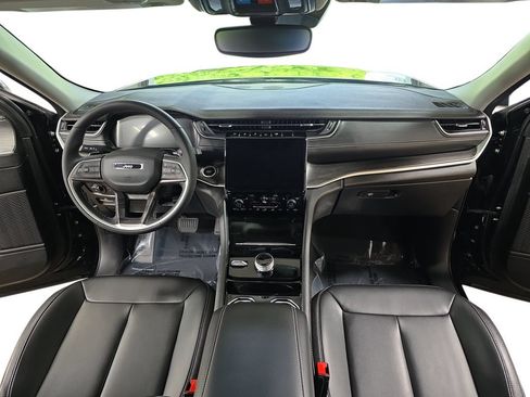 Used 2023 Jeep Grand Cherokee L Limited AWD/4WD image 9