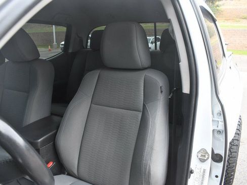 Used 2019 Toyota Tacoma SR5 AWD/4WD image 17