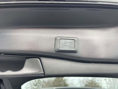 Used 2023 Toyota RAV4 XLE Premium image 50