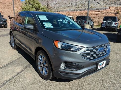 Used 2024 Ford Edge Titanium image 3