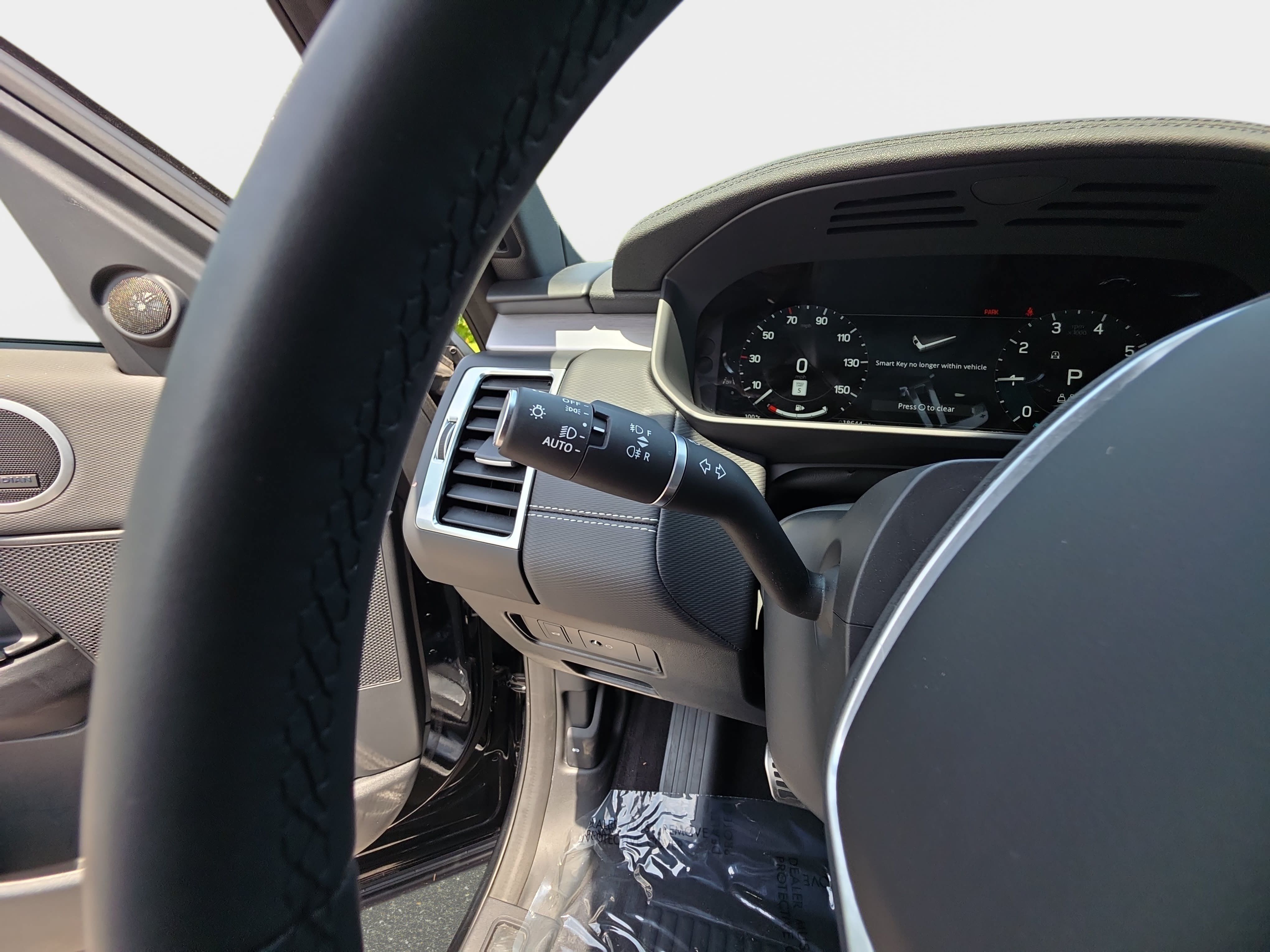 Certified 2025 Land Rover Discovery Dynamic SE AWD/4WD image 28