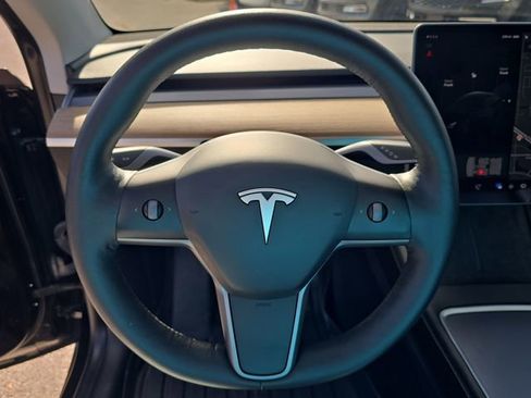 Used 2021 Tesla Model Y Long Range AWD/4WD image 25