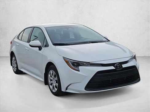 Used 2025 Toyota Corolla LE FWD image 3
