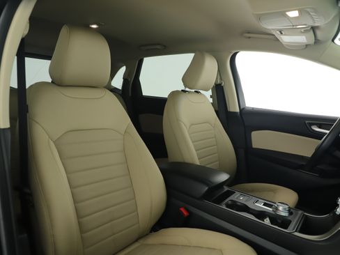 Certified 2024 Ford Edge SE image 13