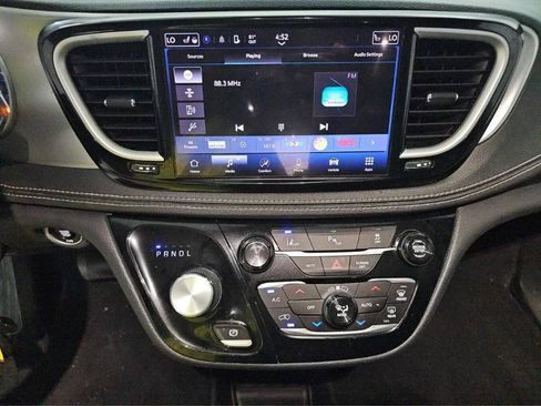 Used 2022 Chrysler Pacifica Touring-L w/ S Appearance Package FWD image 13