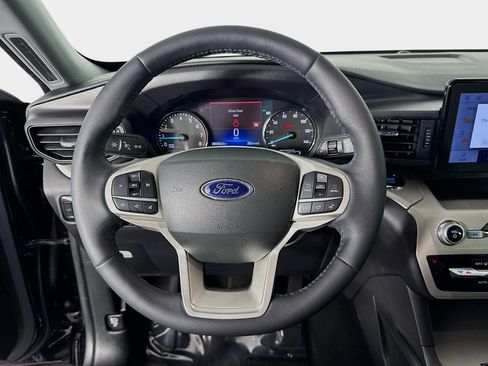 Used 2023 Ford Explorer XLT image 13