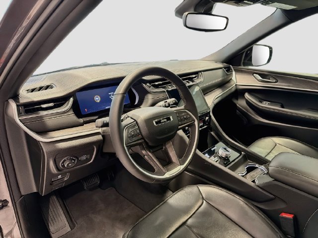 Used 2024 Jeep Grand Cherokee L Limited AWD/4WD image 8