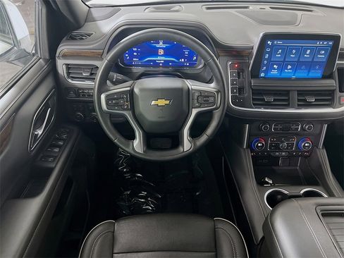 Used 2023 Chevrolet Suburban Premier image 21