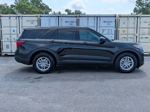 New 2026 Ford Explorer Active RWD image 3