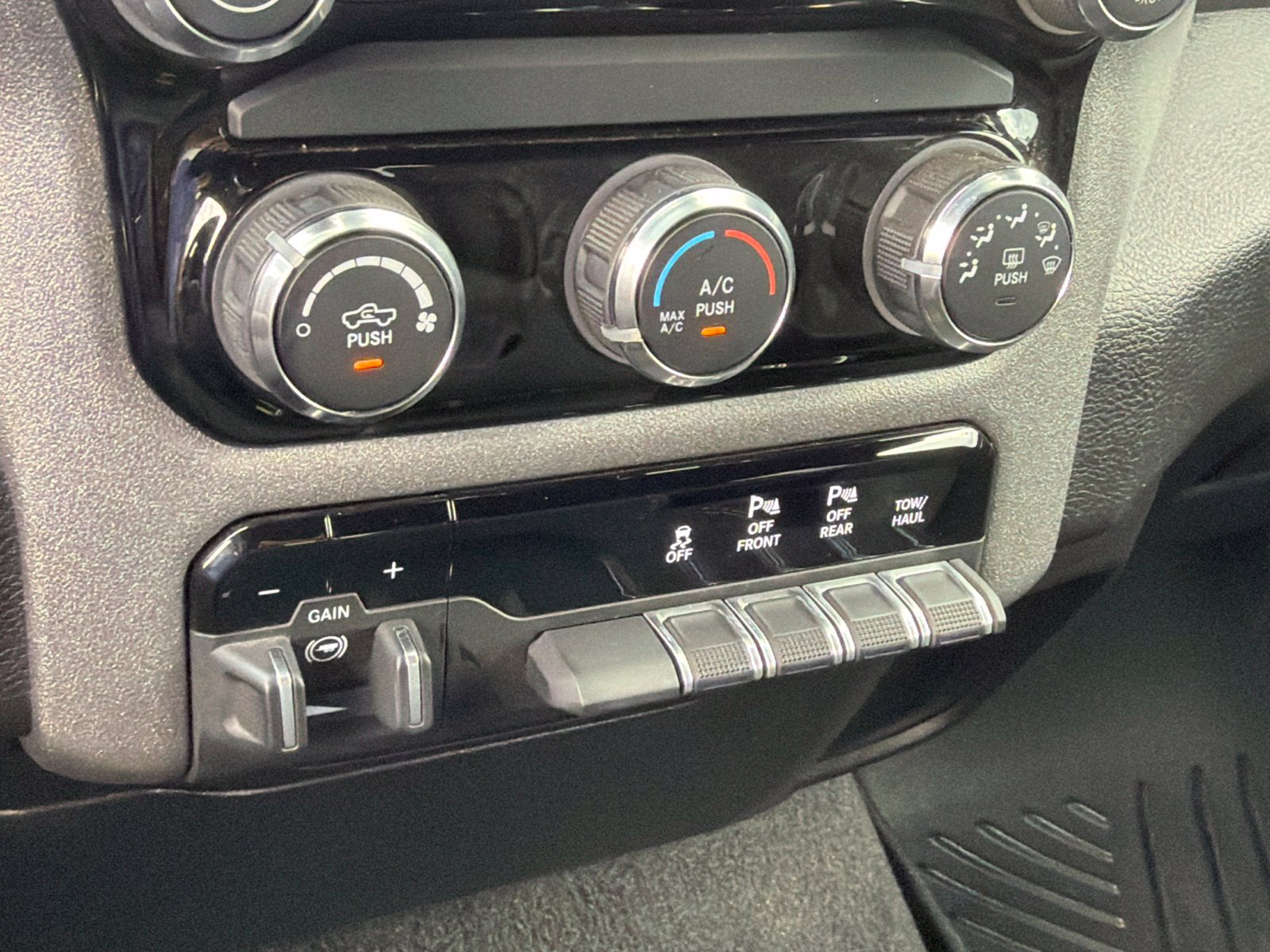 Used 2025 RAM 1500 Tradesman AWD/4WD image 23