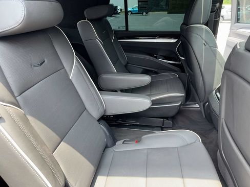 Used 2025 Cadillac Escalade Premium Luxury AWD/4WD image 29