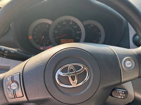 Used 2012 Toyota RAV4 4WD w/ Value Pkg image 7