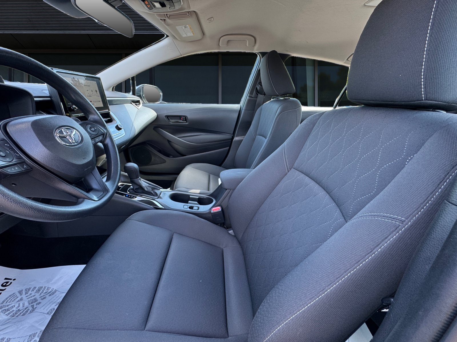Used 2025 Toyota Corolla LE FWD image 2