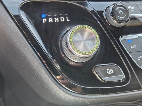 Used 2019 Chrysler Pacifica Touring-L w/ Advanced Safetytec Group FWD image 26