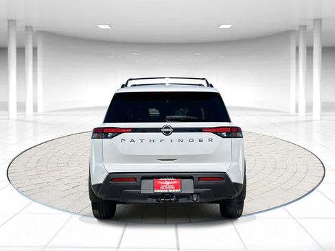 Used 2025 Nissan Pathfinder SV w/ SV Premium Package image 3