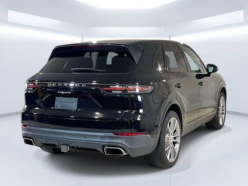 Certified 2023 Porsche Cayenne w/ Premium Package image 9