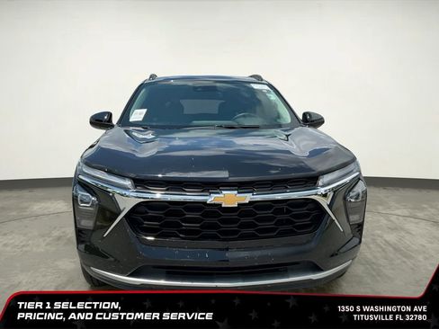 Used 2025 Chevrolet Trax LT w/ LT Convenience Package FWD image 11