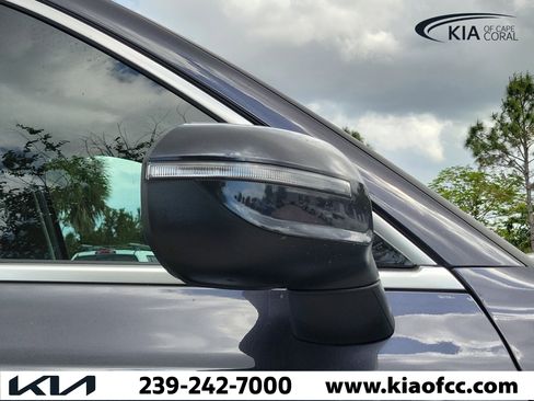 Certified 2025 Kia Telluride LX FWD image 6