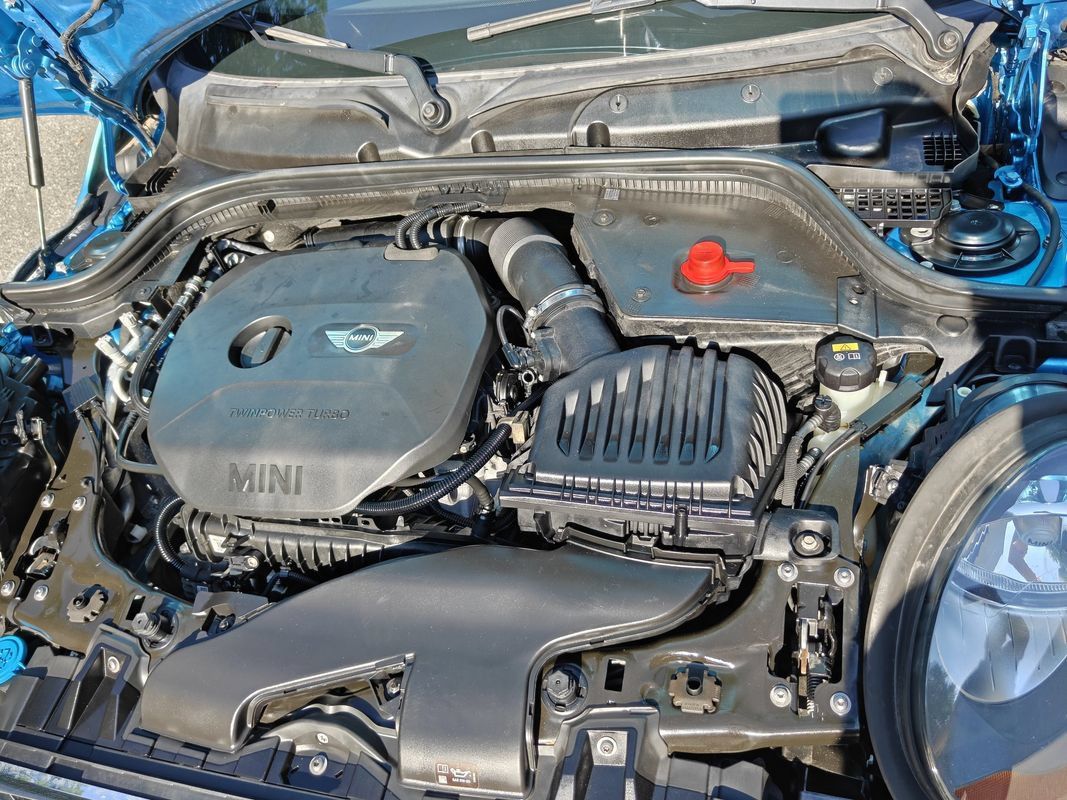 Used 2018 MINI Cooper 4-Door Hardtop FWD image 28