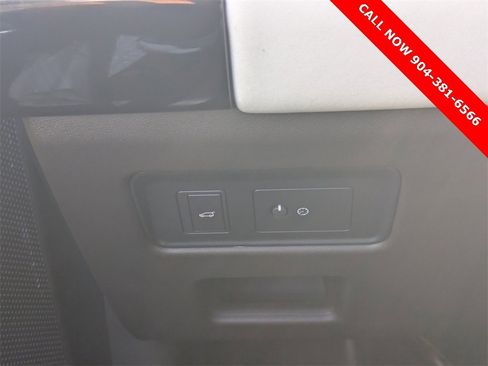 Used 2019 Land Rover Discovery HSE image 16