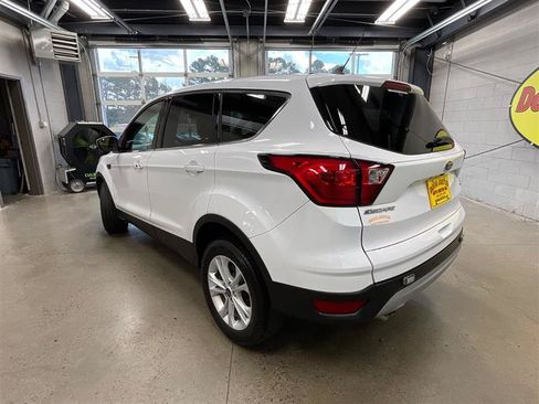 Used 2019 Ford Escape SE FWD image 3