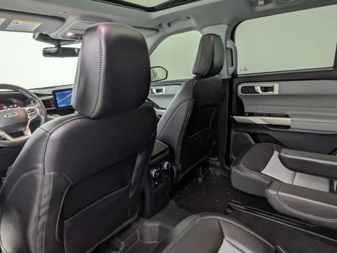 Certified 2022 Ford Explorer XLT w/ XLT Sport Appearance Package AWD/4WD image 37