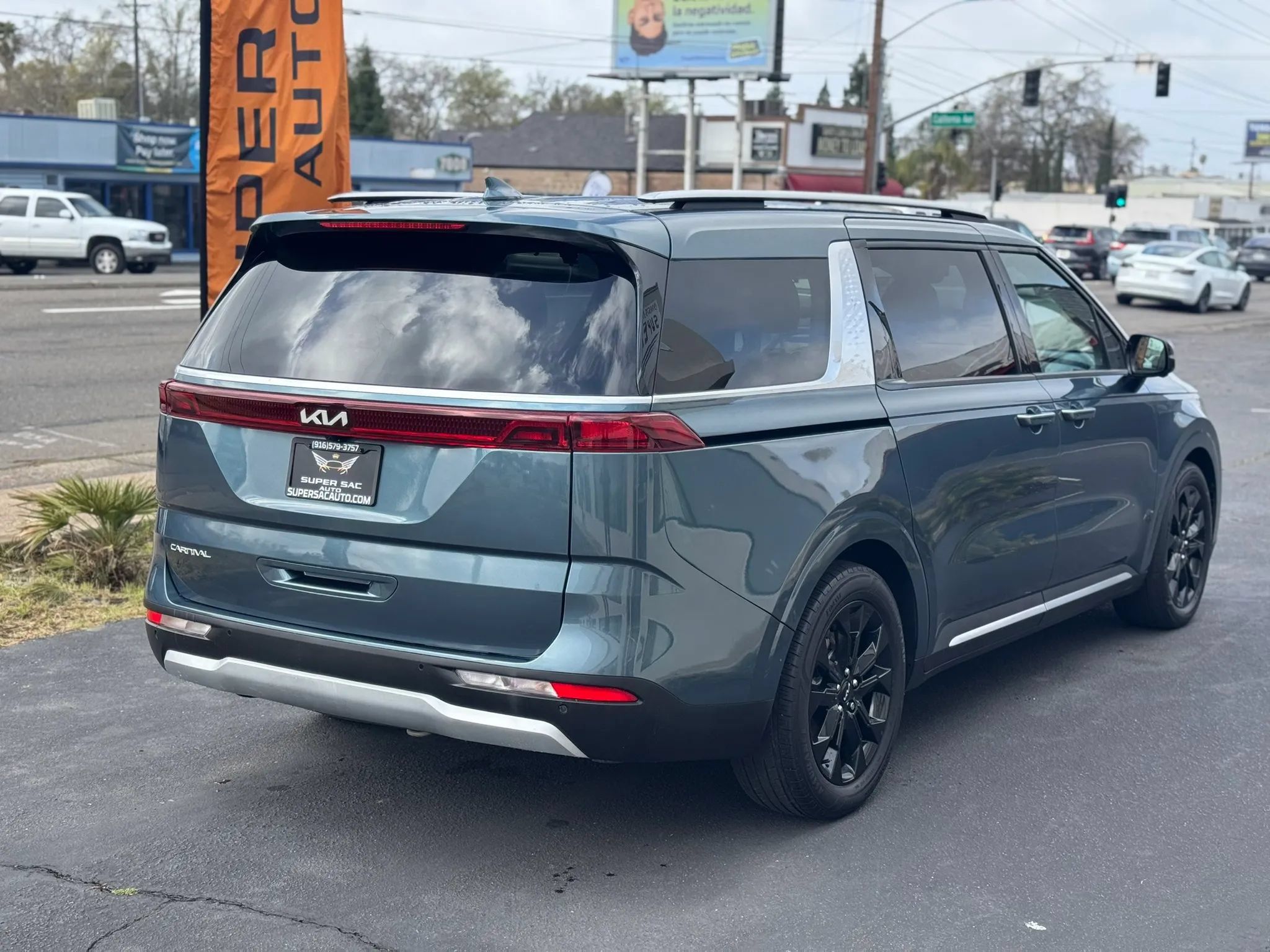 Used 2022 Kia Carnival SX FWD image 6