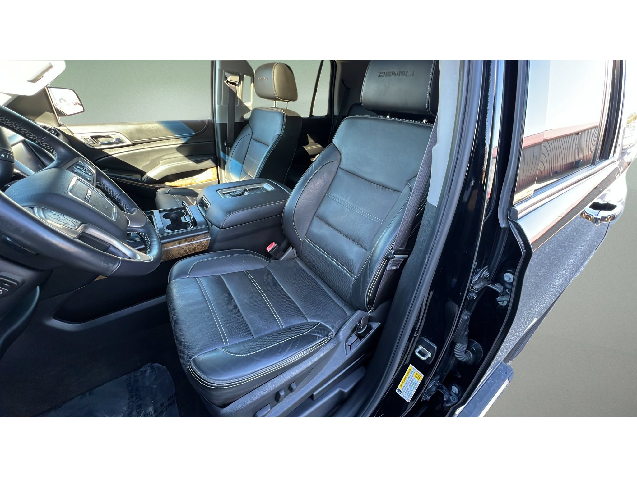 Certified 2015 GMC Yukon Denali w/ Premium Package AWD/4WD image 24