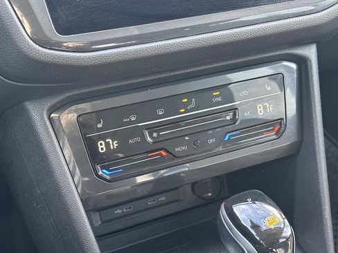 Used 2022 Volkswagen Tiguan SE image 29