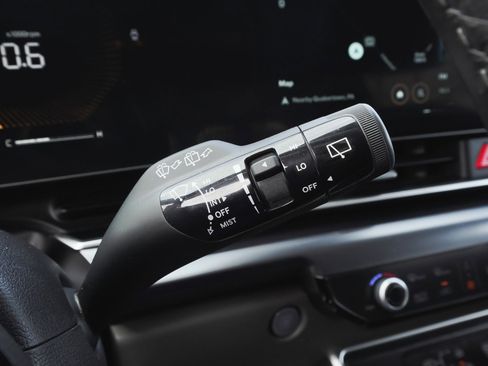 Used 2025 Kia Carnival image 24