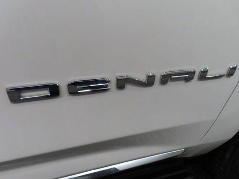 Used 2025 GMC Yukon Denali image 56