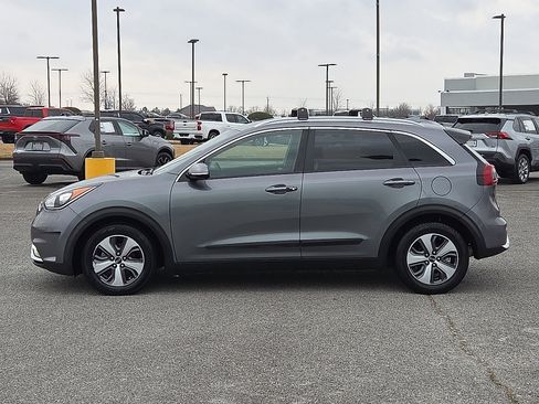 Used 2017 Kia Niro EX image 3