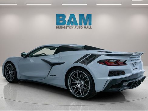 Used 2024 Chevrolet Corvette Z06 RWD image 5