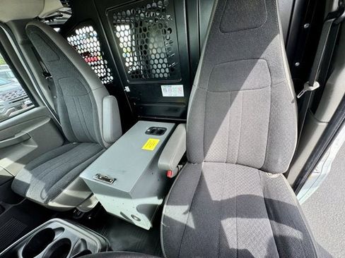 Used 2019 GMC Savana 2500 w/ Driver Convenience Package RWD image 7