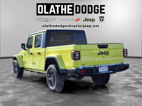 Used 2023 Jeep Gladiator Sport image 3