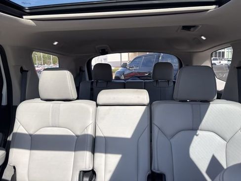 Used 2023 Honda Pilot Touring image 16